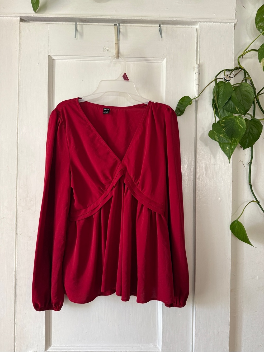 SHEIN size L Women’s Red Twist-Front Long Sleeve Top